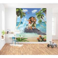 Eine Fototapete von Disney's Moana am Strand mit Vaiana und Maui, umgeben von tropischer Schönheit, geeignet für ein Kinderzimmer.