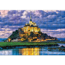 Mont Saint Michel Puzzle Fototapete mit einer abstrakten und künstlerischen Darstellung eines französischen Denkmals.