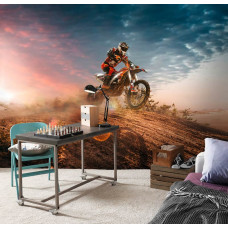 Eine Fototapete mit einem Motocross-Fahrer in Aktion in der Wüste im Kinderzimmer.