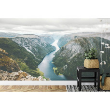 Ein Fototapete mit einer malerischen Darstellung des Nęrųyfjords, perfekt für ein Büro.