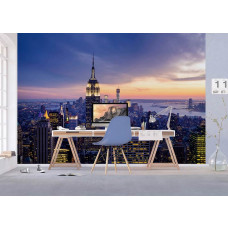 Fototapete mit einem Sonnenuntergang über der New Yorker Skyline in einem Büro.