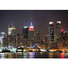 Fototapete der New Yorker Skyline bei Nacht und den beleuchteten Wolkenkratzern.