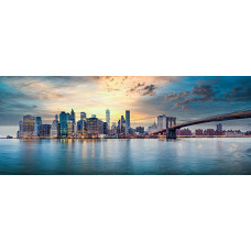 Fototapete New York bei Sonnenuntergang Panorama mit Skyline, Wolkenkratzern und Brooklyn Bridge über dem Wasser.