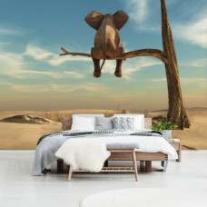 Eine Fototapete mit einem Elefanten unter einem einsamen Baum in einer Wüstenlandschaft, perfekt für ein ruhiges Schlafzimmer.