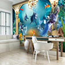 Eine Fototapete mit einer Unterwasserwelt mit Meerjungfrauen, Delfinen und Fischen, passend für ein abenteuerliches Kinderzimmer.