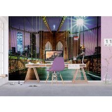 Fototapete mit der Brooklyn Bridge in New York am Abend in einem Büro.