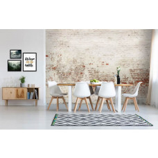 Eine Fototapete mit einer alten Backsteinmauer im Industriedesign, geeignet für ein Wohnzimmer.