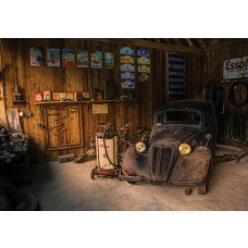 Fototapete mit einer amerikanischen Oldtimer-Garage mit alten Autos in einer Werkstatt.