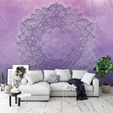 Eine Fototapete eines violetten Mandalas mit abstrakter Kunst für das Wohn- und Schlafzimmer.