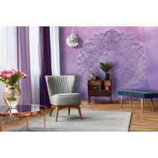 Eine Fototapete mit violetter Mandala-Kunst für das Wohnzimmer.
