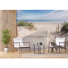 Ein Fototapete mit einem malerischen Holzweg zum Strand in einem Geschäftsraum, ideal um eine inspirierende und entspannende Arbeitsumgebung zu schaffen.