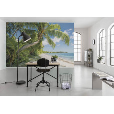 Eine Fototapete von Palmen von Fidschi mit Sonne, Meer und Strand in der Landschaft im Wohnzimmer.