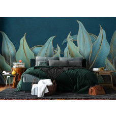 Ein Fototapete mit Palmblättern und goldenen Akzenten im Schlafzimmer, bei dem das tropische Blättermuster und warme Goldtöne eine elegante und beruhigende Atmosphäre schaffen.