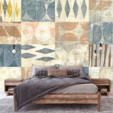 Ein Schlafzimmer mit einer Fototapete mit pastellfarbenen Fliesen in einem böhmischen Design mit geometrischen Mustern und sanften Farben.