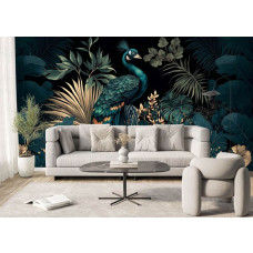 Fototapete Pfau in Mystischer Tropischer Atmosphäre im stilvollen Wohnzimmer mit dunklen Farbtönen und luxuriöser Ausstrahlung.