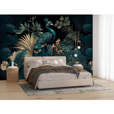 Fototapete Pfau in Mystischer Tropischer Atmosphäre hinter dem Bett im luxuriösen Schlafzimmer mit dunklen Akzenten.