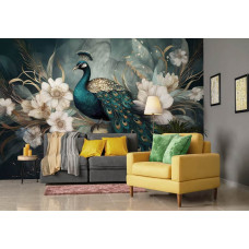 Fotobehang met een pauw en luxe bloemen in een sfeervol ingerichte woonkamer, waar het rijke kleurgebruik en de florale details de ruimte tot leven brengen.