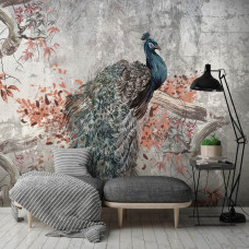 Eine Fototapete mit einem Pfau auf Beton im Malstil, ein industrieller Vogel in einem Büro.