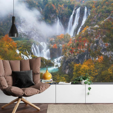 Eine atemberaubende Fototapete der Plitvicer Seen mit Wasserfällen, ideal für ein Wohnzimmer.