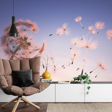 Eine Fototapete mit einer eleganten Pusteblume in einem Wohnzimmer.