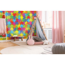 Eine Fototapete mit einem farbenfrohen Puzzle-Muster in Regenbogenfarben, die eine fröhliche Atmosphäre in ein Mädchenzimmer bringt.