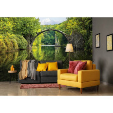 Eine Fototapete von der Rakotzbrücke, auch als Teufelsbrücke bekannt, in Kromlau, Deutschland, zu sehen im Wohnzimmer.