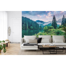 Eine Fototapete, die eine schöne Aussicht auf den Roten See in Rumänien zeigt, dargestellt in einem Wohnzimmer.