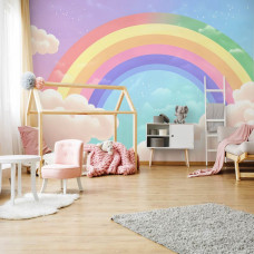Fotobehang met een lieve regenboog en pastelkleurige wolken in een sfeervolle meisjeskamer.