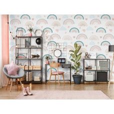 Eine moderne Kindertapete mit einem Regenbogen in sanften Tönen, geeignet für ein Wohnzimmer.