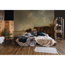 Fototapete mit einer idyllischen Flusslandschaft und grasenden Kühen, inspiriert von Aelbert Cuyps Meisterwerk von ca. 1650 in einem Schlafzimmer. 1650 in einem Schlafzimmer.