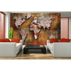 Eine Fototapete mit einer rostigen Weltkarte im Industriestil im Wohnzimmer.