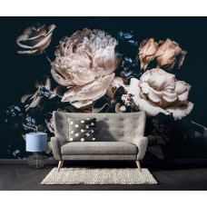 Eine romantische Fototapete mit einem Blumenstrauß aus Rosen und Pfingstrosen, zu sehen im Wohnzimmer.