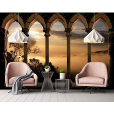 Fototapete im Wohnzimmer mit römischen Säulen in 3D-Optik und Blick auf eine weite Landschaft.