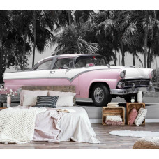 Fototapete eines rosa Autos in der Nähe von Palmen, mit tropischem Hintergrund, ideal für das Schlafzimmer.