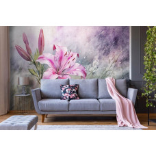 Eine Fototapete mit rosa Lilien in einem eleganten Wohnzimmer.