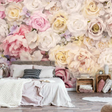 Romantische Fototapete mit bunten Rosenblüten für das Schlafzimmer.