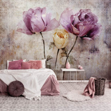 Eine Fototapete mit Rosen im Kunststil mit Blumen und Beton im Schlafzimmer.