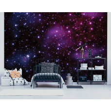 Eine Fototapete mit einem Sternenhimmel voller Sterne, Planeten und einem farbenfrohen Galaxie-Thema, speziell für ein Kinderzimmer entworfen.