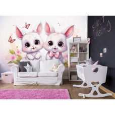 Eine Fototapete mit niedlichen Häschen und Schmetterlingen in einem bunten Babyzimmer.