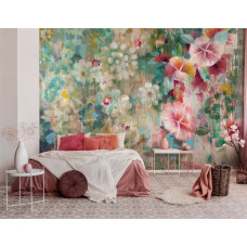 Eine Fototapete von malerischer floraler Schönheit im Kunststil mit Blumen im Schlafzimmer.