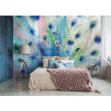 Fototapete mit einem Pfau und bunten Federn in einer malerischen Darstellung. Perfekt für ein beruhigendes und stilvolles Ambiente in einem Schlafzimmer.