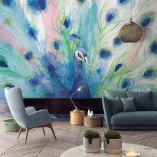 Fototapete mit einem verschnörkelten Pfau mit detaillierten Federn in einem malerischen Stil. Diese Fototapete bringt einen einzigartigen und eleganten Look in ein Wohnzimmer.