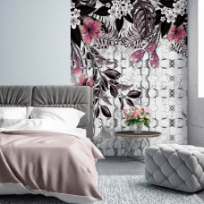 Fototapete mit Zierpflanzen an einer Betonwand mit rosa Blumen im Wohn- und Schlafzimmer.