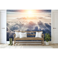 Eine Fototapete mit einem klaren Himmel mit Wolken und Sonne, ideal für ein Wohnzimmer.