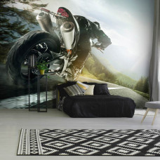 Fototapete schnelles Motorrad in den Bergen mit einem beeindruckenden Blick auf eine lange Straße und schöne Berge, perfekt für ein Jugendzimmer.