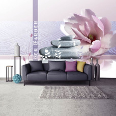 Eine Fototapete mit rosa Blumen und Steinen in einer ruhigen Umgebung.