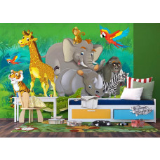 Ein Kinderzimmer mit einer Fototapete mit verspielten Tieren aus dem Dschungel wie Elefant, Giraffe, Nashorn, Zebra, Tiger und Krokodil.