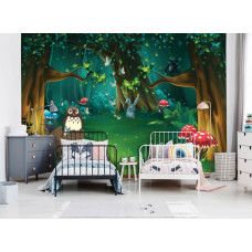 Eine magische Fototapete eines Märchenwaldes für Jungen und Mädchen, die im Kinderzimmer zu sehen ist.