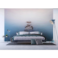 Ein Fototapet von einem Steinweg im Wasser in einem Schlafzimmer.