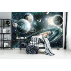 Eine Fototapete mit einem kosmischen Raum voller Sterne und Planeten, ideal für ein Kinderzimmer.